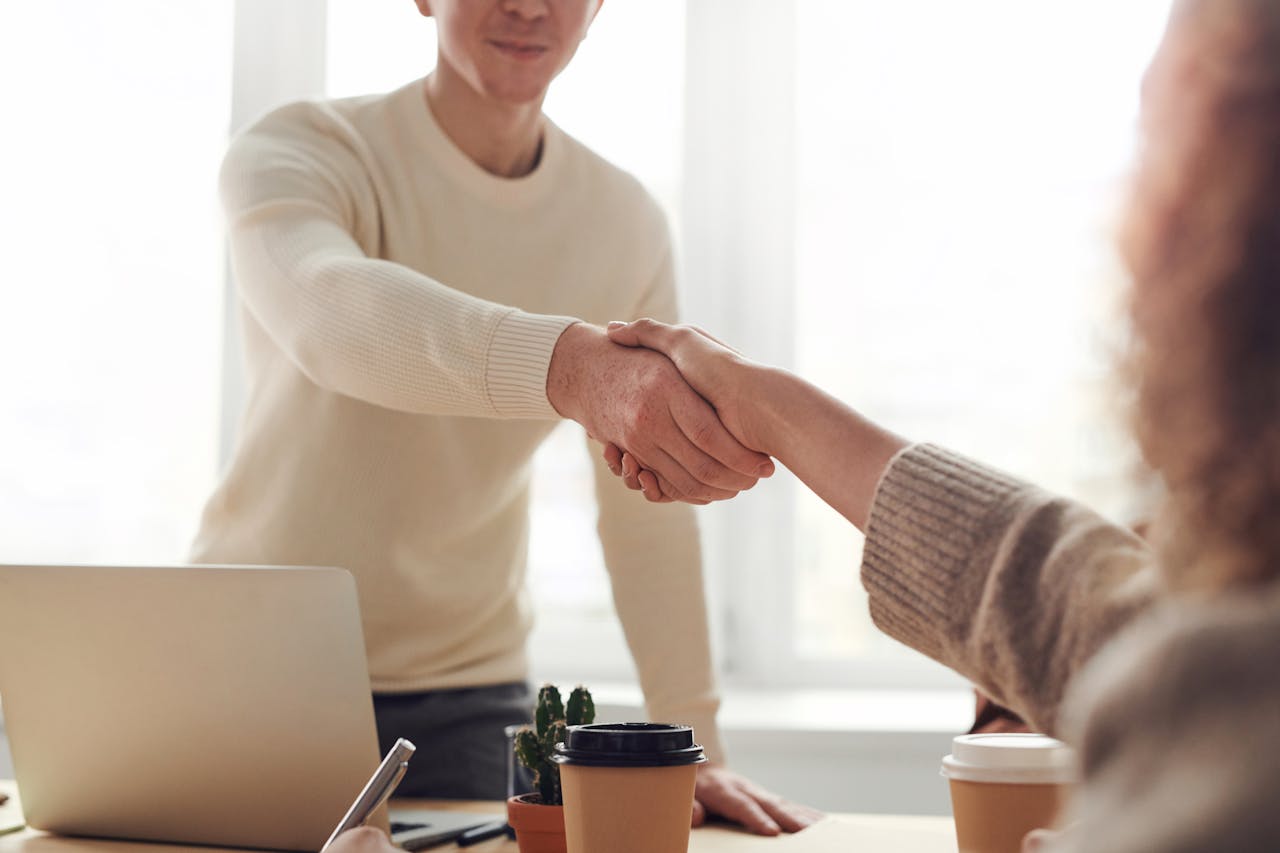 A person building partnership with local business for backlink and other strategies